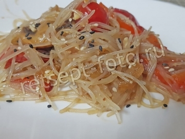 Фунчоза с грибами и перцем
