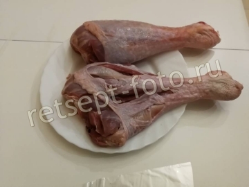 Голень индейки в маринаде в духовке