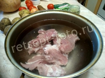 Голландский суп-пюре из тыквы и картофеля с мясом