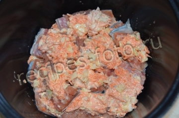 Горбуша запеченная в мультиварке с морковью и луком