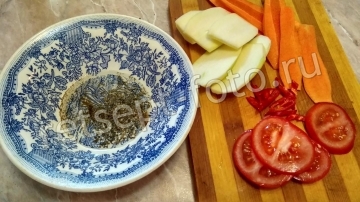 Горячая сковородка с мясом и овощами