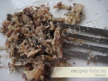 Горячие бутерброды со шпротами, сыром и помидорами запеченные в духовке