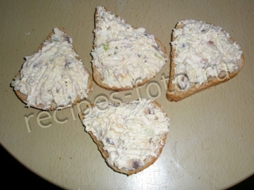 Горячие бутерброды с грибами и сыром