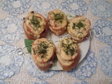 Горячие бутерброды с грибами, сыром и помидорами