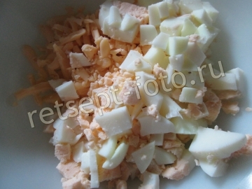 Горячие бутерброды с яйцом, сыром и орехами