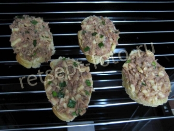 Горячие бутерброды с тунцом, сыром и яйцом