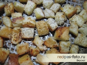 Гороховый суп с чесночными гренками