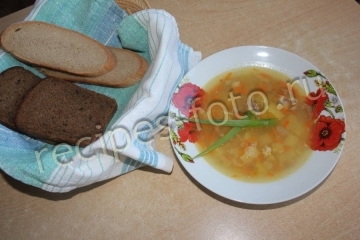 Гороховый суп на свиной кости с мясом