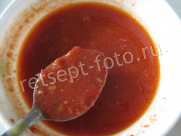 Гороховый суп со свининой, помидорами и гренками