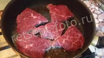Говядина тушеная с луком и майонезом
