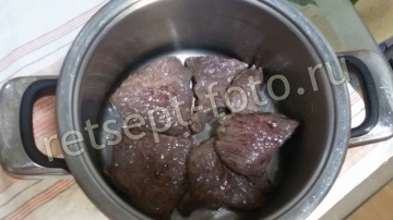 Говядина тушеная с луком и майонезом
