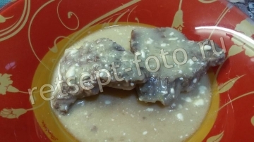 Говядина тушеная с луком и майонезом