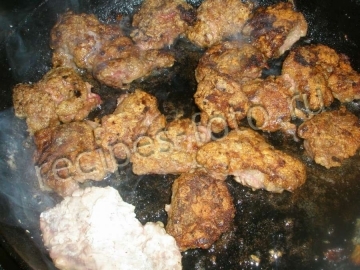 Говяжья печень с яблоками и луком по-берлински