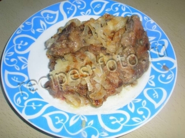 Говяжья печень с яблоками и луком по-берлински