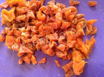 Гранола с изюмом, курагой, миндалем и кунжутом