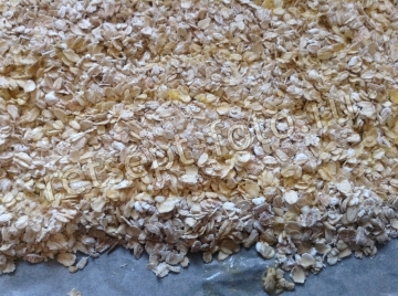 Гранола с изюмом, курагой, миндалем и кунжутом