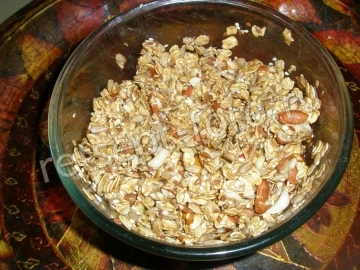 Гранола с орехами, кунжутом и семечками