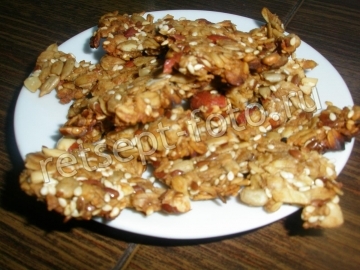 Гранола с орехами, кунжутом и семечками