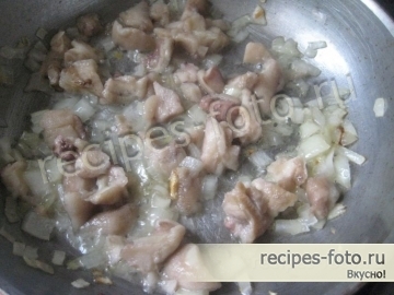 Гречка с грибами и сметаной в горшочках в духовке