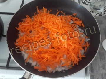 Гречка с куриным фаршем и овощами на сковороде