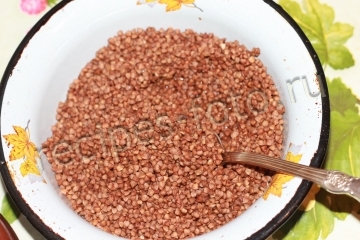 Гречка с куриными сердечками в горшочке