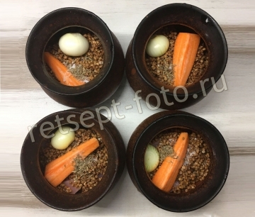 Гречка с курицей в горшочках в духовке