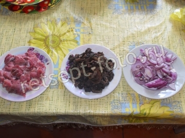 Гречка с сушеными грибами и мясом в мультиварке