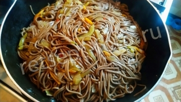 Гречневая лапша с овощами
