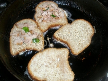 Гренки с курицей и сыром