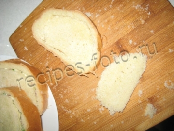 Гренки с рыбными консервами и яйцом