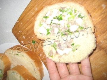 Гренки с рыбными консервами и яйцом