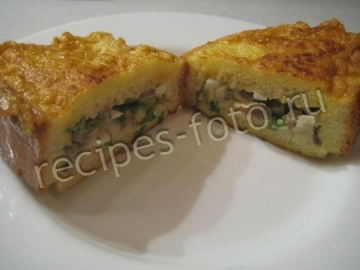 Гренки с рыбными консервами и яйцом