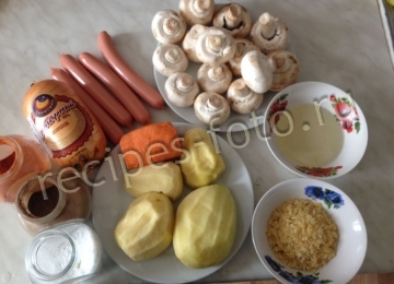 Сырный суп с грибами, сосисками и плавленым сыром в домашних условиях