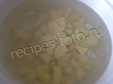 Сырный суп с грибами, сосисками и плавленым сыром в домашних условиях