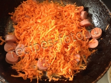 Сырный суп с грибами, сосисками и плавленым сыром в домашних условиях
