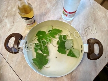 Грибы маринованные с листьями смородины на зиму