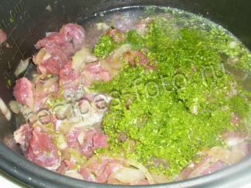 Гуляш из говядины с фасолью
