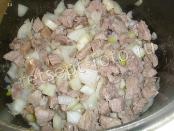 Гуляш с говядиной и чечевицей в мультиварке