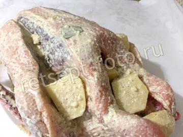 Гусь с картошкой в рукаве