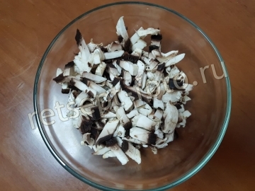 Хачапури лодочки с сыром, колбасой и грибами