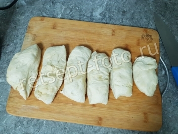 Хачапури лодочки с сыром, колбасой и грибами