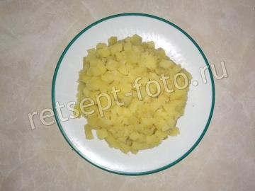 Холодный свекольник с курицей на айране (кефир и минеральная вода)
