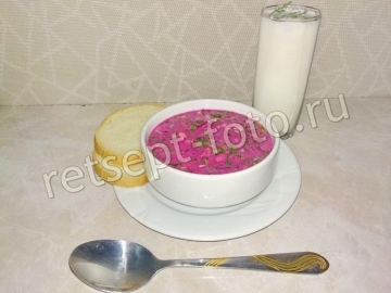 Холодный свекольник с курицей на айране (кефир и минеральная вода)
