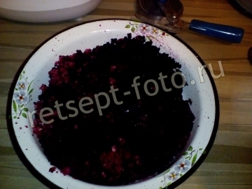 Икра из свеклы с чесноком на зиму (через мясорубку)