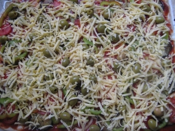 Пицца с баклажанами и помидорами