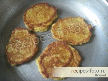 Яблочные оладьи с корицей