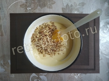 Яблочный пирог с орехами и корицей