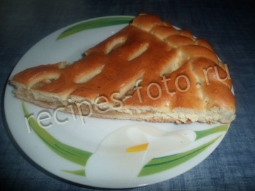 Яблочный сдобный дрожжевой пирог