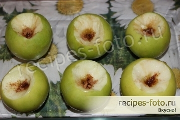 Яблоки с медом и корицей запеченные в духовке