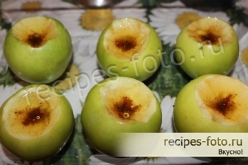 Яблоки с медом и корицей запеченные в духовке